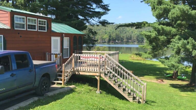 Cabins Lakefront Grass